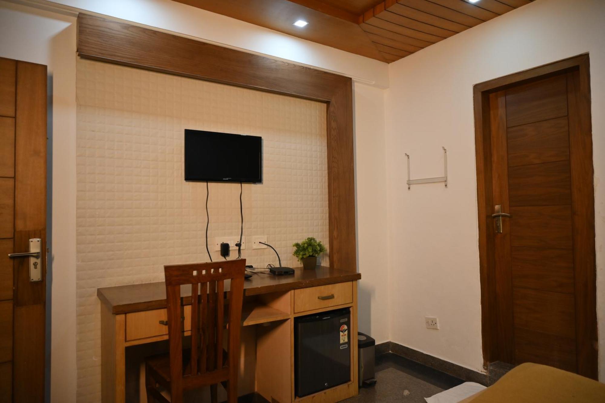 Hotel Dh ดารัมซาลา ภายนอก รูปภาพ