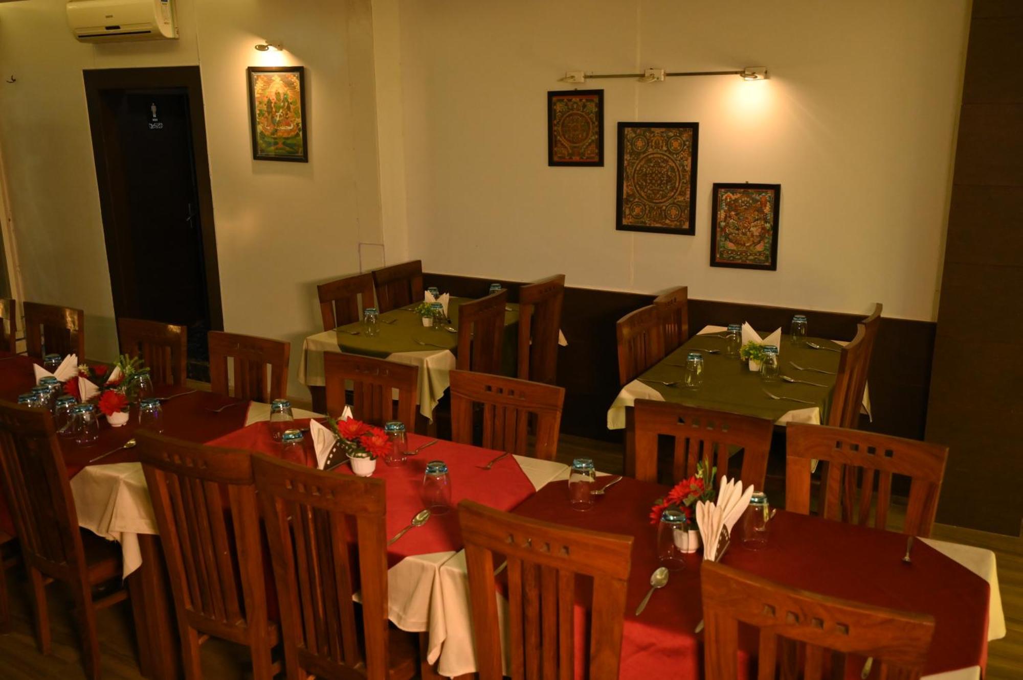 Hotel Dh ดารัมซาลา ภายนอก รูปภาพ
